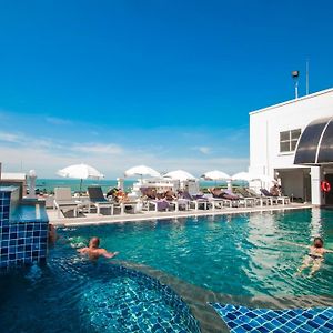 Flipper House Hotel